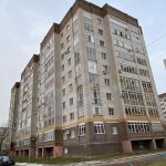 Вид на торец дома, где находится двухкомнатная квартира Дружинная 8 в Казани