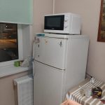 Холодильник в однокомнатной квартире на Короленко в Казани