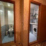 Четырёхкомнатная квартира в Ново Савиновском районе - вход в ванную комнату и туалет