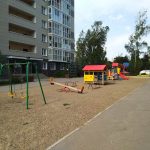 Двухкомнатная квартира Залесный Сити - детская площадка во дворе