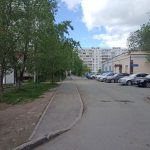 Улица возле Вид на подъезд однокомнатной квартиры на Чуйкова