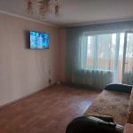 Телевизор, диван - однокомнатная квартира по улице Амирхана